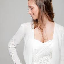 I needed a cover up for my november wedding and didnt want to wear fur or Bolero Fur Boho Hochzeiten Mit Herzen Weiss Und Ivory Gestrickt Beemohr