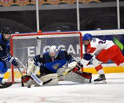 Finové už byli v pěti, když češi ještě zužitkovali tlak plynoucí z přesilovky. U18 Svedsko Finsko Vs Cesko 21 4 2019 Cesky Hokej