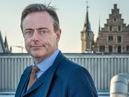 Born 21 december 1970) is a belgian politician. N Va Voorzitter Bart De Wever Over Het Virus En Het Vaccin Kucam En Francken En De Toekomst Van Zijn Partij Een Breed Centrumrechts Blok Zou Een Fantastisch Verhaal Zijn De Zondag