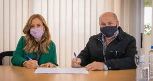 El papa gregorio iii , para celebrar el hecho, envió regalos directamente a odón, legitimando así su independencia del reino de los francos. Al Programa Nacional El Intendente