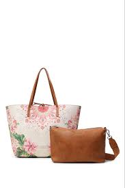 Ne manquez pas de découvrir toute l'étendue de notre offre à prix cassé. Desigual Desigual Sac A Dos Patch Marron Camel Desigual Sac A Main Pochette Bandouliere Marron Camel Desigual Sac A Main Bandouliere Blanc Foulard Desigual Sac A Main Bandouliere