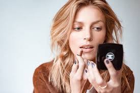 Doctors call for red zone across italy. 12 Women On Their Best Natural Lipstick Color Into The Gloss