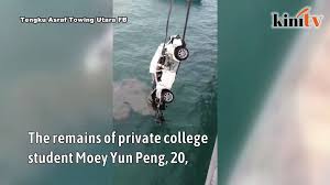 A man was thrown off the penang bridge yesterday morning after a car he was travelling was involved in a collision. Body Of Penang Bridge Crash Victim Still Intact Video Dailymotion
