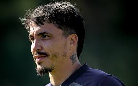 Reinaldo brilha, mas São Paulo reage no fim e empata com a Chape