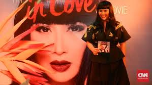 Walaupun jiwaku pernah terluka hingga nyaris bunuh diri wanita mana yang sanggup hidup sendiri di dunia ini. Tiga Doa Tiga Lagu Cinta Titi Dj