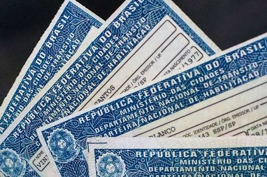 CNH pode ser renovada automaticamente para motoristas sem multas, prevê nova MP