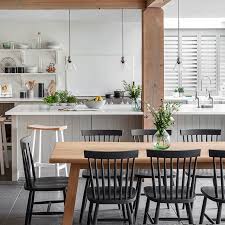Si estas a punto de iniciar obras de decoración en tu cocina, te invitamos a descubrir estas 17 ideas de cómo decorar tu cocina con colores azul y blanco. Cocina Abierta Al Salon O Independiente Ventajas E Inconvenientes Foto 1