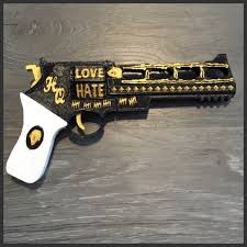 Toys Hobbies Suicide Squad Harley Quinn Gun Comic Book Hero Action Figures The comic rendition of her sports the usual firearms and mallets. suicide squad harley quinn gun