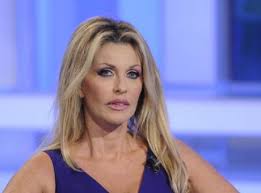 Italian tv presenter paola ferrari went viral after many thought she'd accidentally flashed the whole of italy. Calcio Alla Tv Paola Ferrari Assessore Alla Cultura In Lombardia Altre Notizie Calciomercato Com