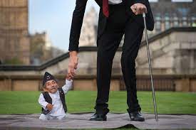Thanks for watching.in this video you will get top 10 shortest man in the world in 2019.i think you will enjoy this video. World S Tallest Man Meets Shortest Man Ever Pressroomvip Pictures Of The Week Tall Guys Cool Pictures