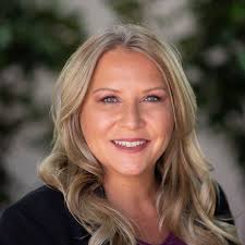 Beth Brouillard's Instagram, Twitter & Facebook