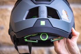 Forskellen i rækkevidden mellem en de fleste almindelige elcykler og en speed pedelec er derfor ikke særlig stor. Endura Speed Pedelec Visor Helmet Review Cyclestore Blog