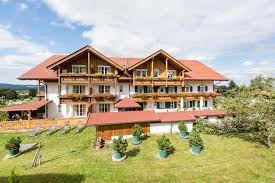 Im haus ammertal, bad kohlgrub zusammen mit der yogaschule töging ( monika lay und sylvia heuschneider) laden wir dich ein mit uns einzutauchen in ein yoga wochenende wo es darum geht wieder mehr auf sein herz zu lauschen. Kur Und Wellnesshotel Waldruh Bad Kohlgrub Aktualisierte Preise Fur 2021