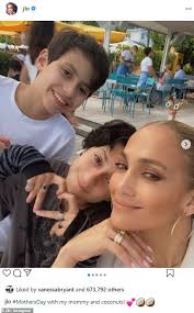 My what do people think about the news that jennifer lopez and ben affleck have been hanging out again? Jennifer Lopez Feiert Den Muttertag Mit Ihrer Mutter Guadalupe Und Den Beiden Kokosnussen Max Und Emme Aktuelle Boulevard Nachrichten Und Fotogalerien Zu Stars Sternchen