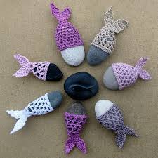 Top yarns for blankets, scarves. Rock Fish Crochet Stone Yarn Bombing Crochet Projects