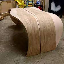 This piece of furniture is a contemporarily designed coffee table that will give expression of glamour to your living space. Curvy Coffee Table Pushing The Bending Of Wood To Its Limit Wood Carving Furniture How To Bend Wood Wood Art Design