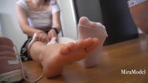 Showing my feet  onlyfans model_mira