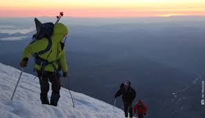 Late spring and summer are when conditions are best night time temperatures are still bone chilling cold but days tend to be warm, especially below 9000 feet. Mt Rainier Programs Rmi Expeditions