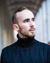 Julian Arndt's Instagram, Twitter & Facebook