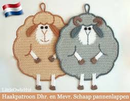 Zet dit lieve lammetje in de tuin of bij de voordeur en geniet van de extra gezelligheid. 065nly Dhr En Mevr Schaap Pannenlappen Haakpatroon Pdf By Zabelina Cp