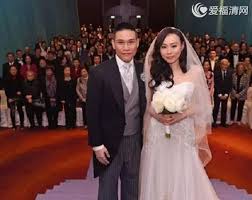 蘇永康（william so wing hong；1967年9月24日－ ），香港歌手及演員，篤信佛教，曾參加多部電視劇及電影演出，育有一子。1983年，蘇永康就讀顯理中學時買了一張日語唱片，在父親家裡開的卡拉ok店開幕那天，表演鄉裕美歌曲《哀愁之casablanca》（原版為英文名曲《casablanca》），他原本計劃到日本修讀. è‹æ°¸åº·å¸æ¯'äº‹ä»¶æ˜¯æ€Žä¹ˆå›žäº‹ è‹æ°¸åº·ä¸çº¢çš„çœŸå®žåŽŸå› æ­ç§˜ å¿'æœ‰æ–™