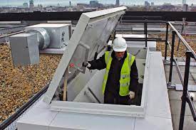 Fixed railing systems meet osha requirements for fall protection around roof hatch and automatic smoke vent openings. Type L 50tb Service Stair Roof Access Hatch Bilco Uk