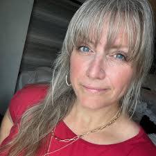 Sara Pauly's Instagram, Twitter & Facebook