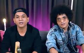Saya bergegas kediaman abam dan ya, dia sudah tidak bernafas, katanya. Nyanyi Lagu Keabadian Cinta Di Famili Duo Sharif Atu Zero Mengaku Mereka Peminat Anuar Zain