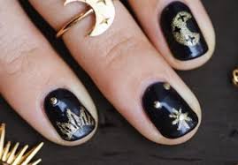 On explore toute la palette des couleurs, entre vernis intenses et coloris plus froids, il y a du choix. Nail Art Halloween Notre Selection De Manucure D Halloween Pour Des Ongles Terrifiants Elle