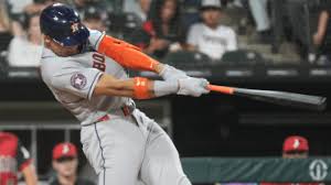 Smith tweaks approach, hits go-ahead HR in Astros' 8-run inning