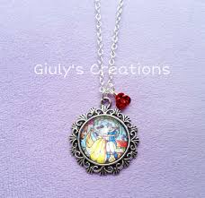 Bella, invece, si accontentò di chiedere una rosa, di quelle che non crescevano nella parte del paese in cui vivevano. Collana Cammeo La Bella E La Bestia Beauty And The Beast Cartoni A Su Misshobby