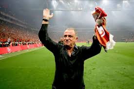 Süper lig takımlarından galatasaray'ın teknik direktörüdür. Fatih Terim 46 Yil Gecti Ve Galatasaray Formasi Askiya Hic Kuru Asilmadi Independent Turkce