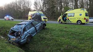 Vind hier al het nieuws over ongelukken. Auto Slaat Over De Kop Op De N34 Bij Zuidlaren 112hoogezand Nl