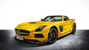 The wide fenders and the striking rear diffuser are the dominant features here. Mercedes Benz Sls Amg Coupe Black Series Der Gt3 Rennwagen Fur Die Strasse Auto Motor Und Sport