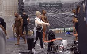 BODYBUILDERS TANNING BACKSTAGE-2 - ThisVid.com 中文