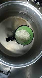 Boleh juga guna cawan / bekas stainless steel kalau ada. Rasa Ada Yang Dah Cuba Masak Nasi Dalam Cawan Ni Facebook