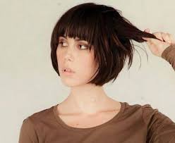 Bob frisuren stylen | kurzhaarfrisuren damen streetstyles. Styling Tipps Fur Kurzhaarfrisuren In 2020 Kurze Bob Frisuren Mit Pony Bob Mit Fransen Bob Frisur