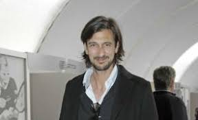 Bruno nogueira (lisboa, 31 de janeiro de 1982) é um humorista, actor e apresentador de televisão português. Bruno Nogueira E Beatriz Batarda Estao Juntos