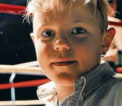 Harte Schläge, gezielte Tritte und eine tobende Menge