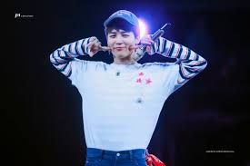 Take a look at this picture img we have park jimin and kim taehyung feat sowon and yoona now kim sojung (sowon)'s height is actually 172,3 cm. Fans Suspect Bts S Jimin Is Suffering From The Curious Case Of Jimin Button Up Station Malaysia