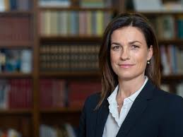 „2006 őszén egy egész nemzet lelkét sebezte meg az az esztelen erőszakosság, amely során az akkori kormányzat ahelyett, hogy felelt volna saját bűneiért és mulasztásaiért, inkább az embereket büntette gumibottal. The Moment Of Truth Euractiv Com