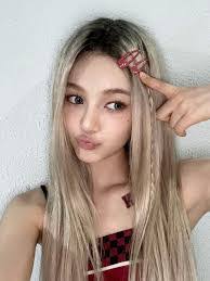 Danielle Marsh's Instagram, Twitter & Facebook