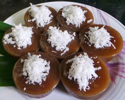 Kuih lompang dihidangkan dengan kelapa parut yang digaulkan dengan sedikit garam. Resepi Kuih Lompang Resepi Bonda