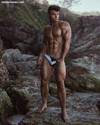 Maxamillian Small naked - male fitness model - hot gay erotic photos!