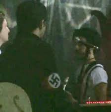 É necessário enfatizar que os alemães não foram os primeiros nem os únicos a usar este símbolo, já que na antiga tróia esta cruz era usada como decoração em cerâmica e moedas; Guitarrista De Banda De Rock De Maringa Usa Suastica Nazista Em Festa A Fantasia E Sofre Bombardeio Verbal Nas Redes Sociais Maringa Post