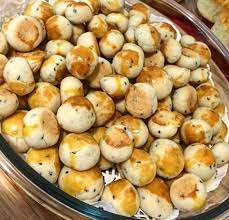 corekotlu bit kurabiye 125 gr tereyagi 1 cay bardagi siviyag 2 corba kasigi sirke 1 yumurtanin aki icine sarisi ustune 3 yem yemek tarifleri yemek yemek sanati