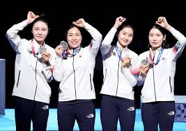 '우리는 함께 해야 한다' '서로 없으면 안 될 존재다' 다독여주고. 여자 에페가 한국 펜싱에서 가장 팀워크 좋다는. Uud5nvmvtsb8nm