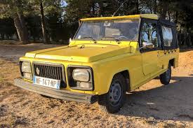 Image result for Jaune 1977 Renault