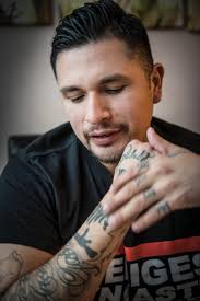 Jag satt med en tallrik kokain och en pistol”