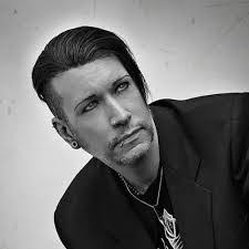 Chris Pohl's Instagram, Twitter & Facebook